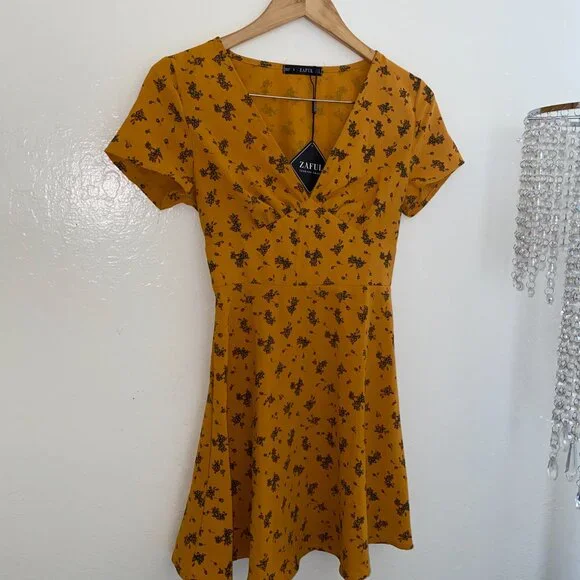 Zaful Floral V Neck A Line Mini Short Sleeves Dress Golden Yellow Dress … - Picture 16 of 17